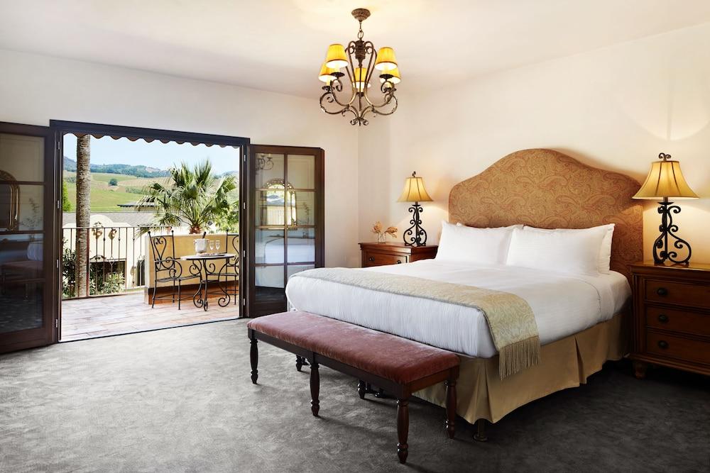 Hotel &