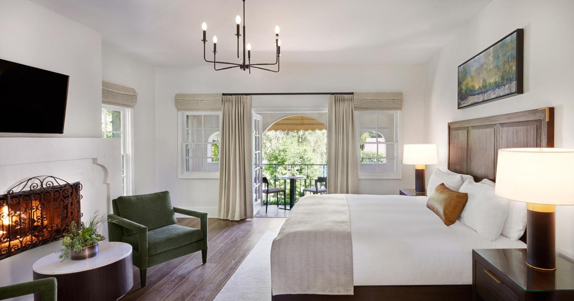 & Hotel Kenwood